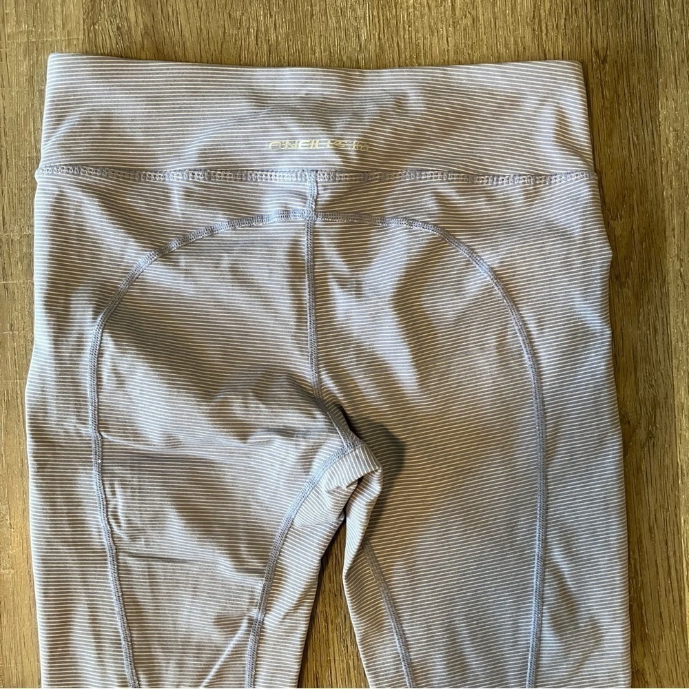 O’Neil 365 Gray Striped Leggings S EUC - Picture 8 of 9
